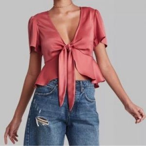 NWOT 🤍Gorgeous Satin Tie Flutter Sleeve Top🤍